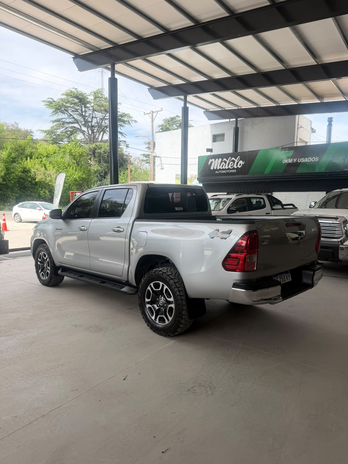 TOYOTA - HILUX   SR   4X4  - AUTOMÁTICA  - 2024